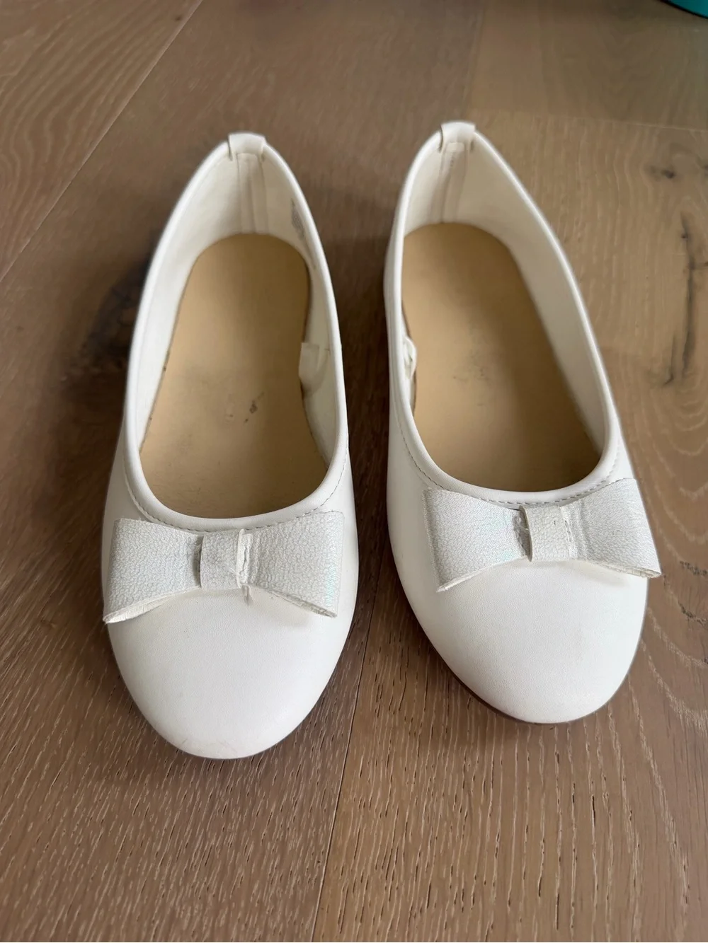 BCBG Girls White Bow Ballet Flats, 2M